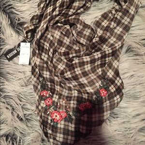 STEVE MADDEN EMBROIDERED SCARF WITH TAGS